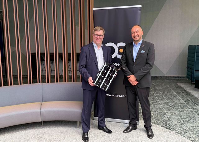 Telefónica-Vorstand Jörg Kablitz zusammen mit OQ-CEO Omar Qaise