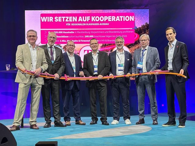 Unterzeichnung auf der Digitalmesse Nørd