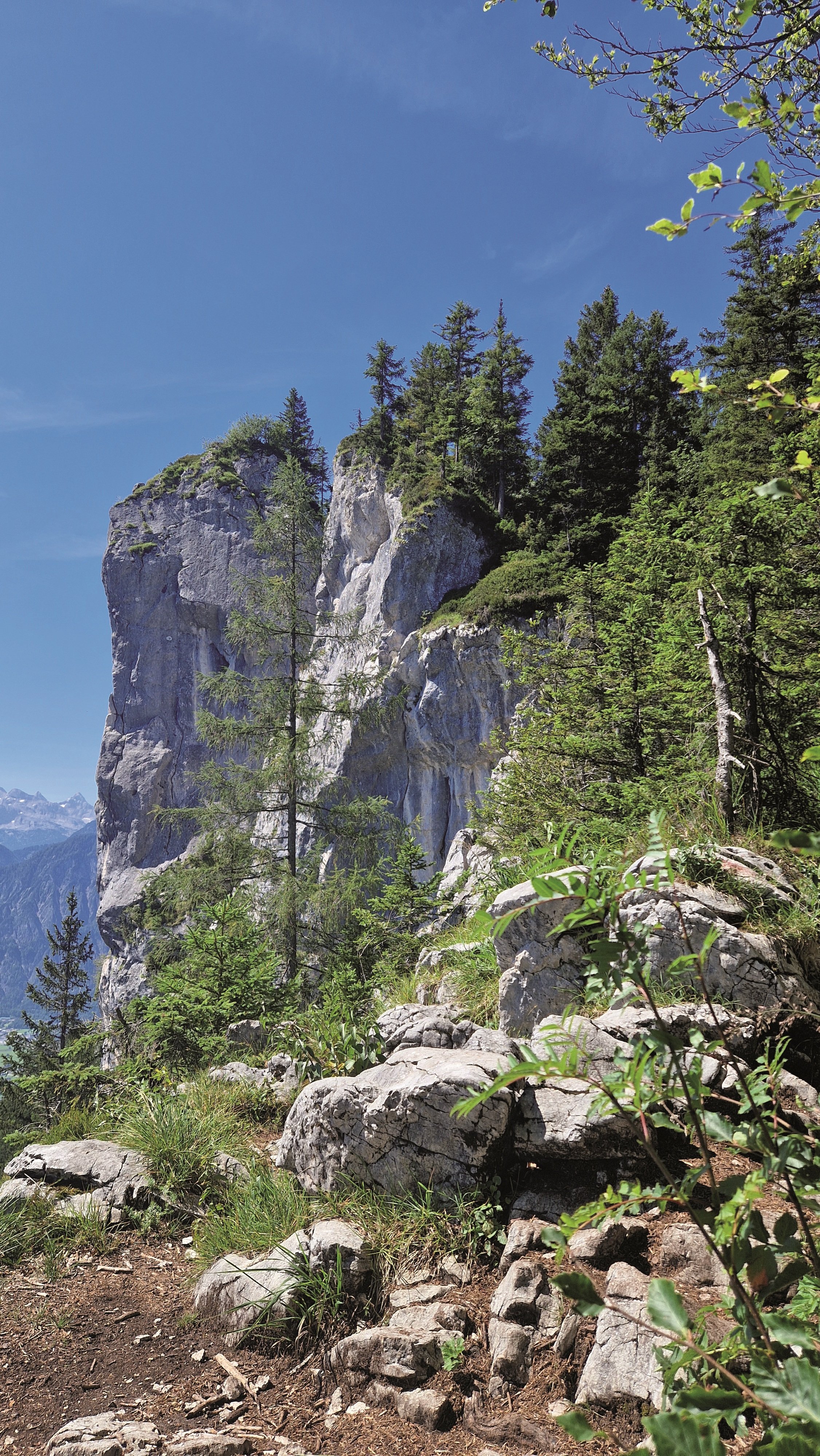 Eine Höhle mit einem Unterwassersee