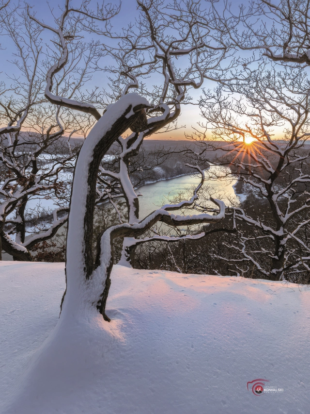 Eine Höhle mit einem Unterwassersee