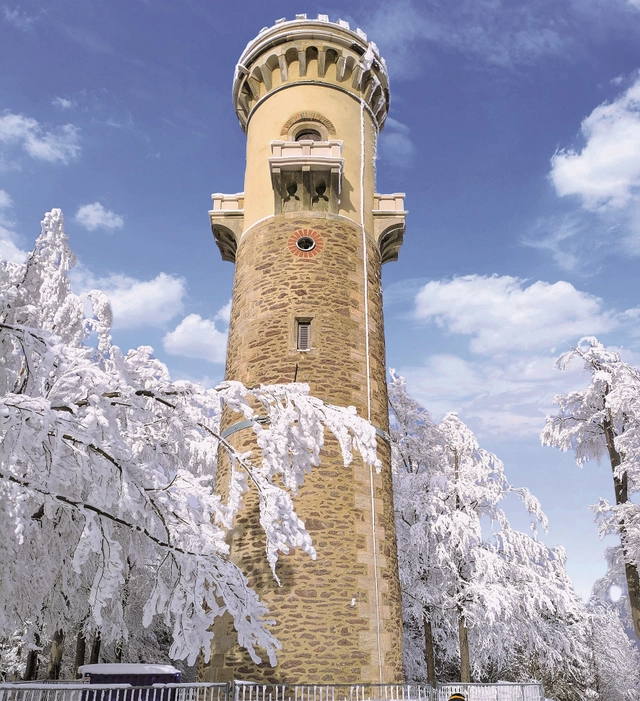Eine Höhle mit einem Unterwassersee