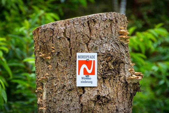 Eine Höhle mit einem Unterwassersee
