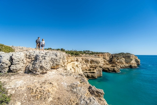 Blick auf eine Brücke aus dem 20. Jahrhundert
