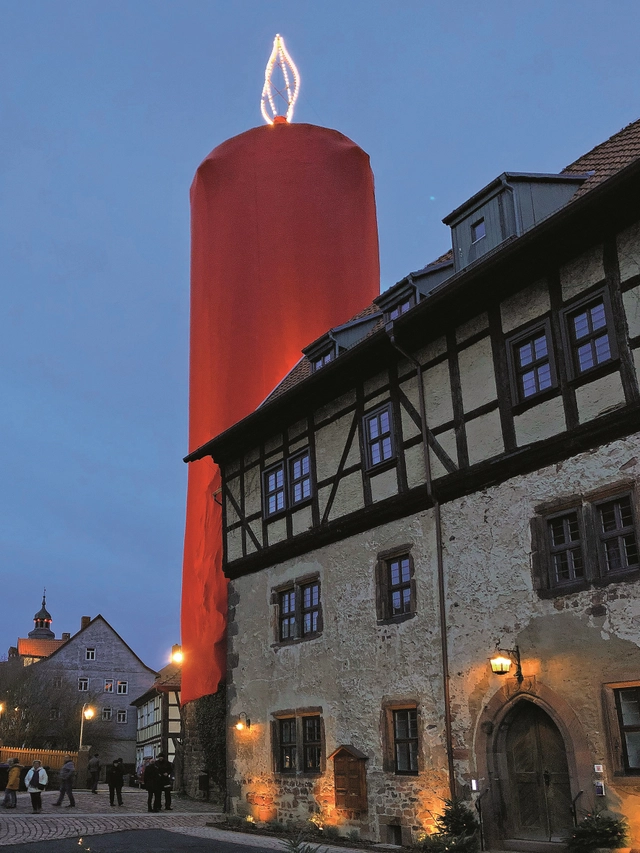 Eine Höhle mit einem Unterwassersee