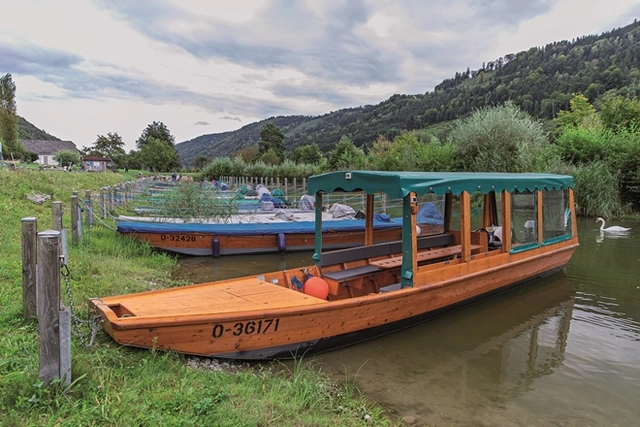 Eine Höhle mit einem Unterwassersee