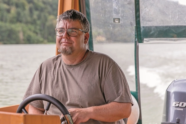 Eine Höhle mit einem Unterwassersee