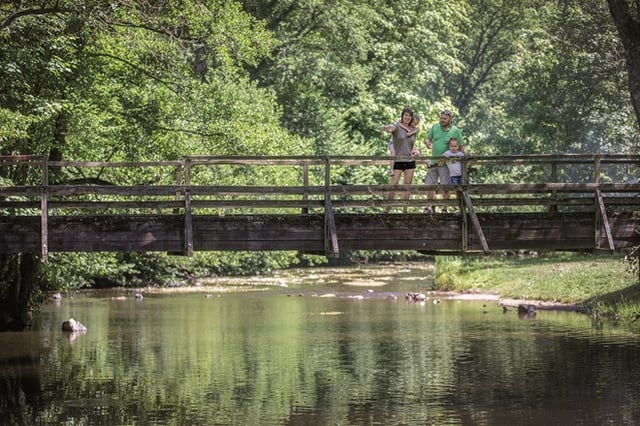 Blick auf eine Brücke aus dem 20. Jahrhundert