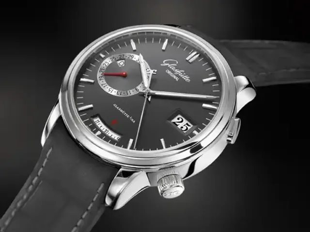 Jetzt in Weißgold: der Senator Terminkalender