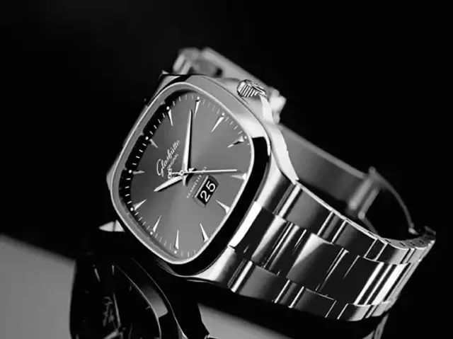 Die Seventies Panoramodatum von Glashütte Original