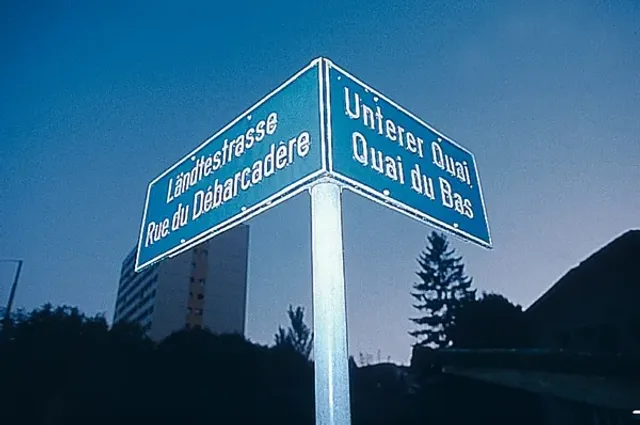 Strassenschild_Biel_zweisprachig