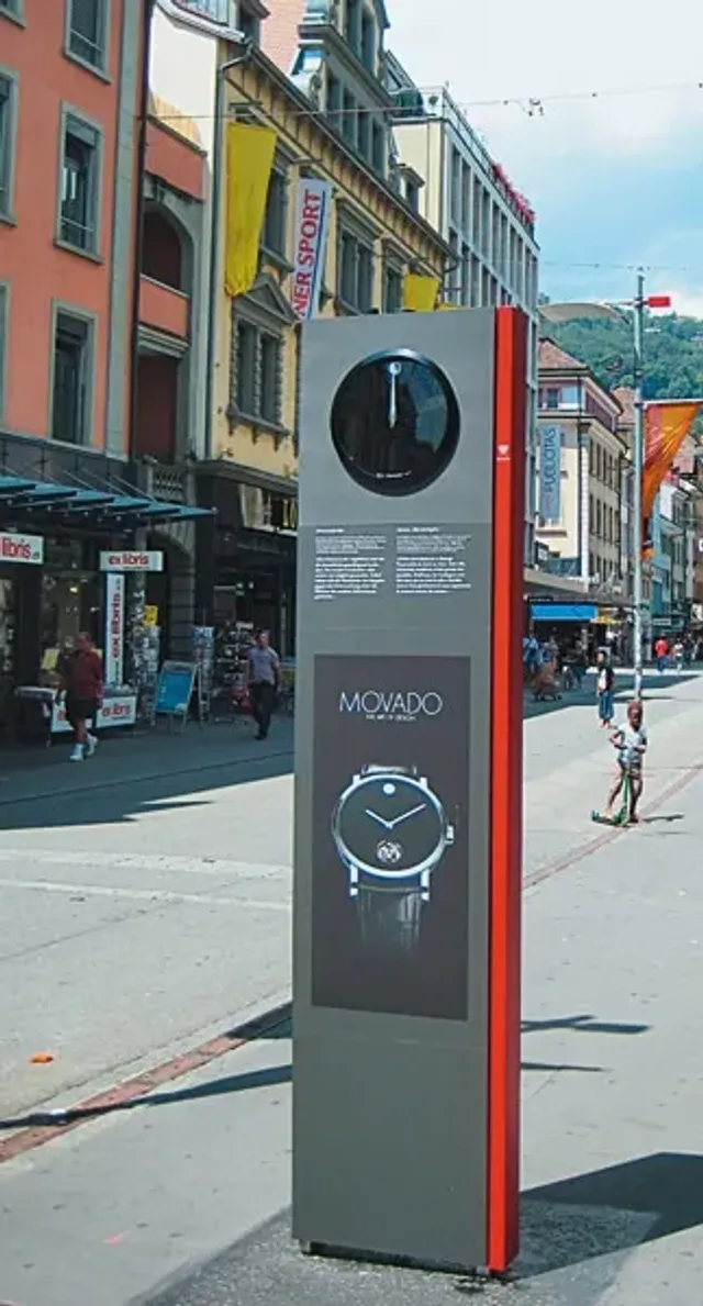 Werbesaeule_Movado_Biel