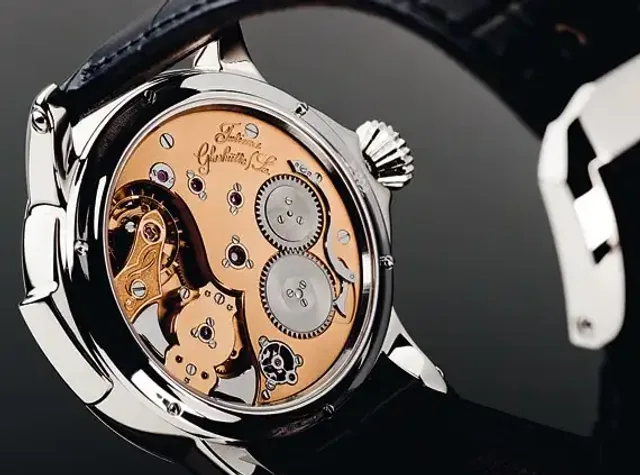 Dreiviertelplatine-Schraubenunruh_Tutima