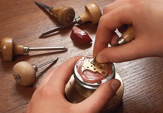 Handgravur_Dreiviertelplatine_Tutima