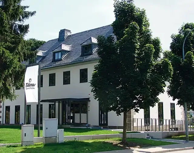 In der ehemaligen Bahnmeisterei: Tutimas Domizil in Glashütte