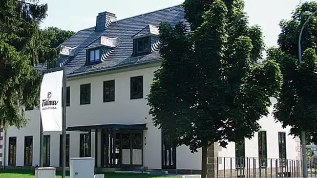 In der ehemaligen Bahnmeisterei: Tutimas Domizil in Glashütte