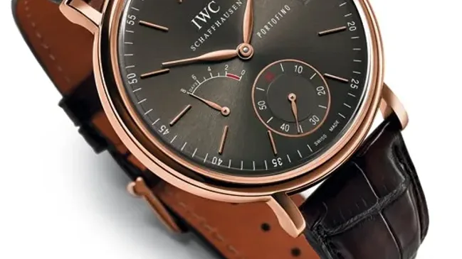 Vom Lebensgefühl der 1960er-Jahre inspiriert, führt die neue Portofino Handaufzug Acht Tage die Modellfamilie als Flaggschiff an. In Roségold kostet sie 15600 Euro, in Edelstahl 8 400 Euro