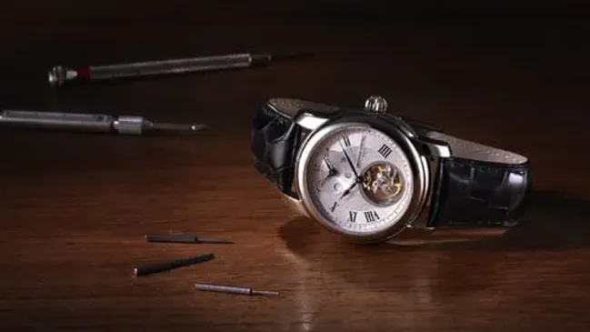 Mit zweiter Zeit: die Heart Beat Manufacture GMT Automatik von Frédérique Constant