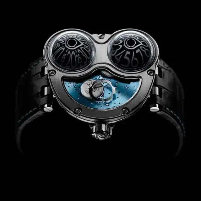 Die Moonmachine von MB & F mit kunstvoller Mondphasenanzeige