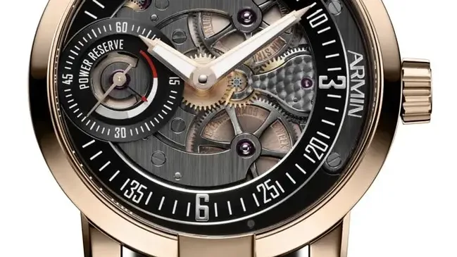 In Roségold präsentiert sich die »Fire«. Weitere Varianten sind ebenfalls nach Elementen benannt.