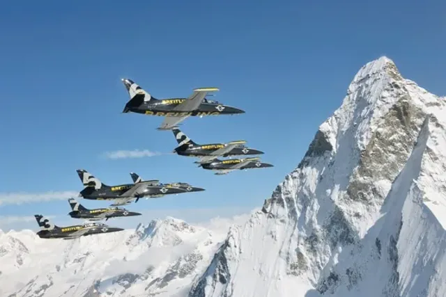 Die Uhrenmarke Breitling betreibt eine eigene Jet-Kunststaffel