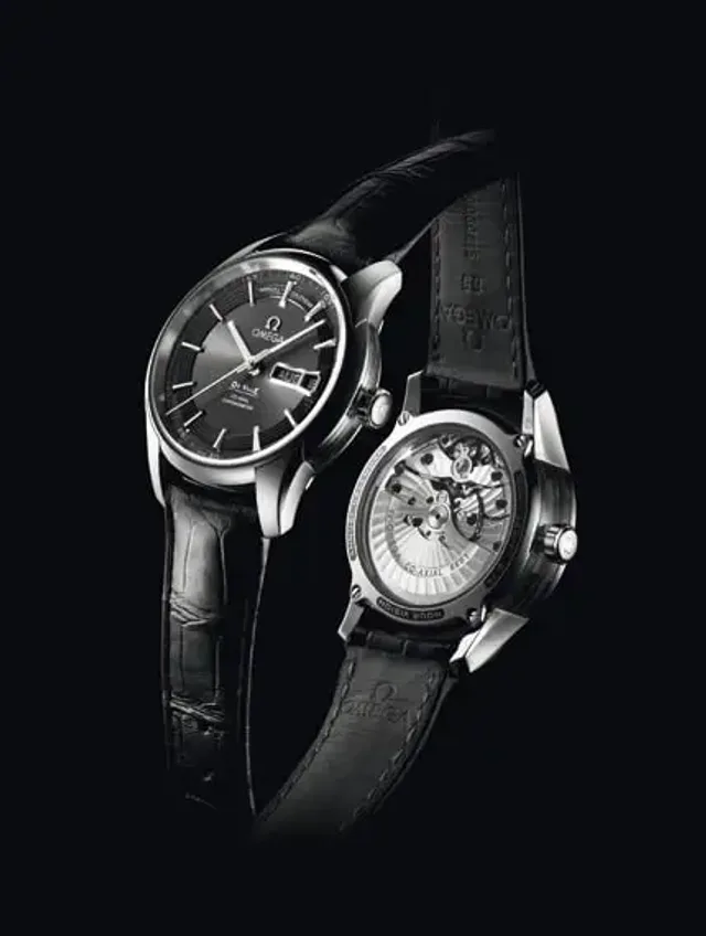 Mit dem De Ville Hour Vision Jahreskalender zeigt sich Omega elegant (7.800 €)