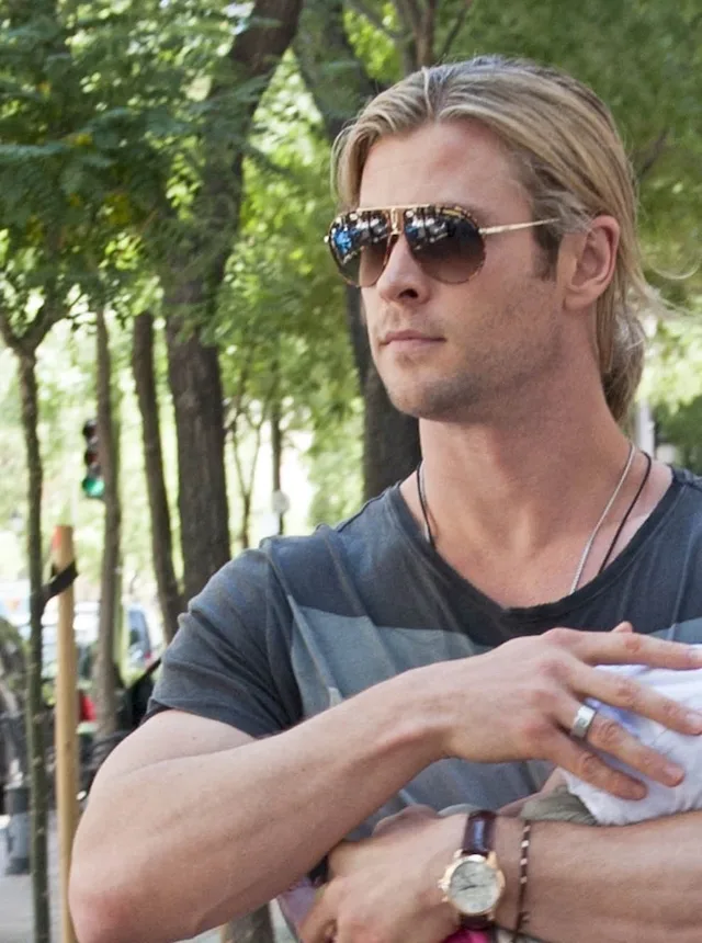 Chris Hemsworth wears Fabergé HR 2