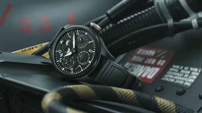 Große Fliegeruhr Perpetual Calendar Top Gun von IWC