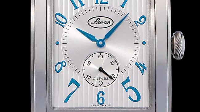 Eckig in Blau: das Uhrenmodell Golf von Buran