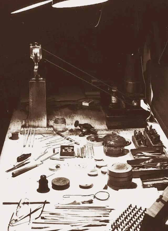 Historischer Arbeitsplatz Uhrensteine