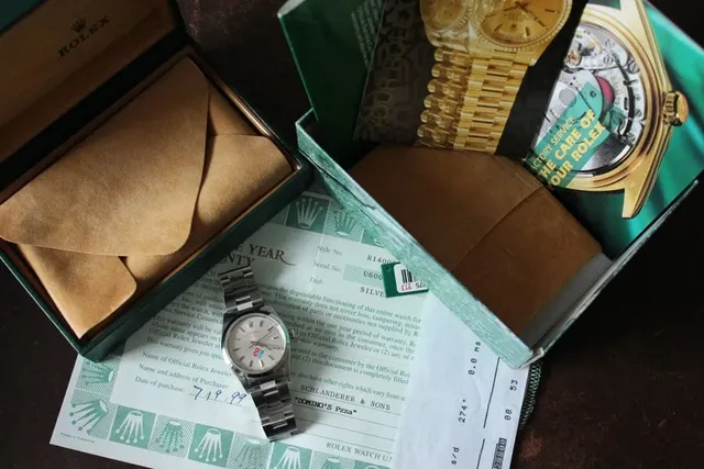 Eine Rolex Air-King Domino's Pizza mit Originalbox und Garantieschein