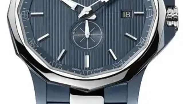 Die Admiral's Cup Legend 42 von Corum in Blau