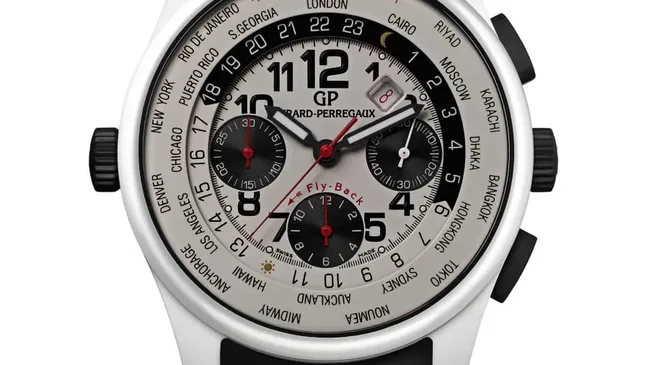 Aus dem Rahmen der Schwarz-Weiß-Gestaltung fallen das Datum und die Zeiger des Flybackchronographen; sie sind rot.