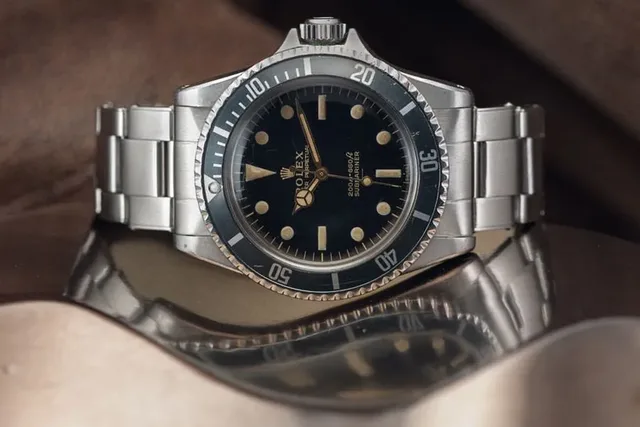 Rolex Submariner Referenz 5513 seitlich