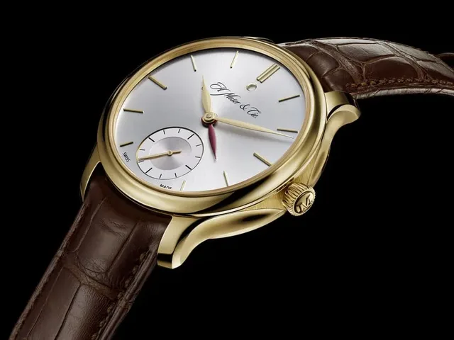 H. Moser & Cie: Nomad