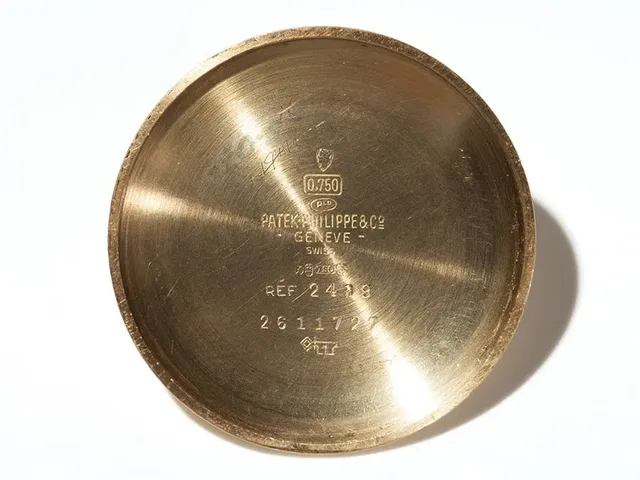 Gravur auf der Innenseite des Gehäusebodens