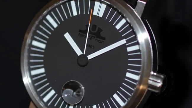 Temption: CM01 mit Datumslupe