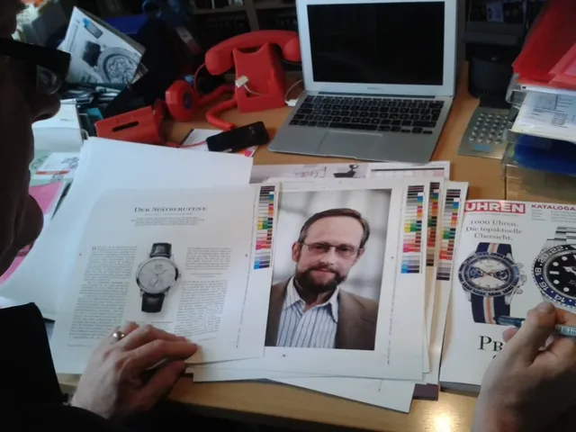 Ein Blick auf den Schreibtisch des Chefredakteurs