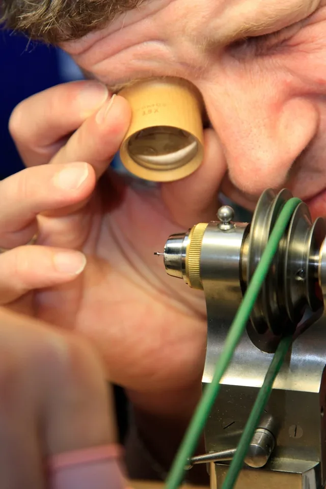 Nur mit der Lupe sind Details zu erkennen