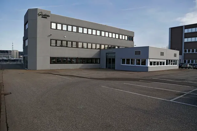 Glashuette Opens New Factory