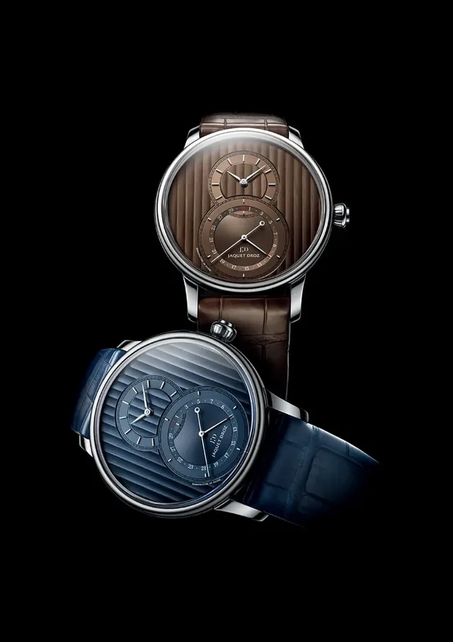 Für eine bessere Ablesbarkeit ist die Spitze des Datumszeigers rot eingefärbt.