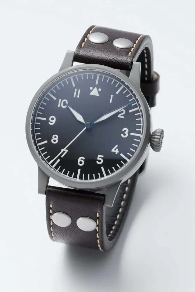 Zeiger und Indices der Westerland tragen die Leuchtmasse Superluminova C3.