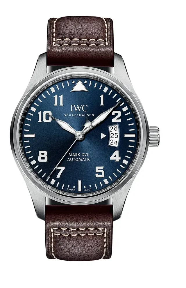 Strahlend weiß sind die Ziffern und Indices besonders gut auf dem nachtblauen Zifferblatt ablesbar.