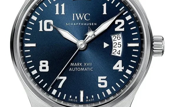 Strahlend weiß sind die Ziffern und Indices besonders gut auf dem nachtblauen Zifferblatt ablesbar.