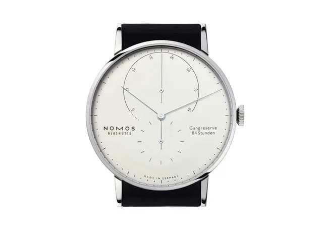 Mit dem Modell Lambda Weißgold wiederholt Nomos Glashütte den Vorjahressieg. Sie erreichte mit 2.247 Stimmen einen Anteil von 14,7 Prozent und den <strong>ersten Platz</strong> in der Kategorie D bis 25.000 Euro.