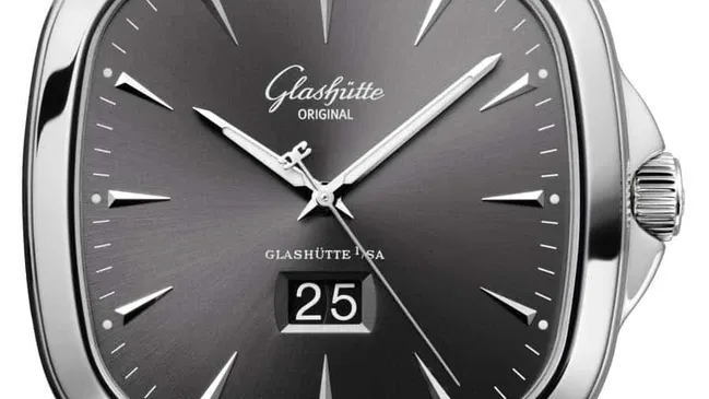 Mit Kautschukband wirkt die Seventies sportlich.