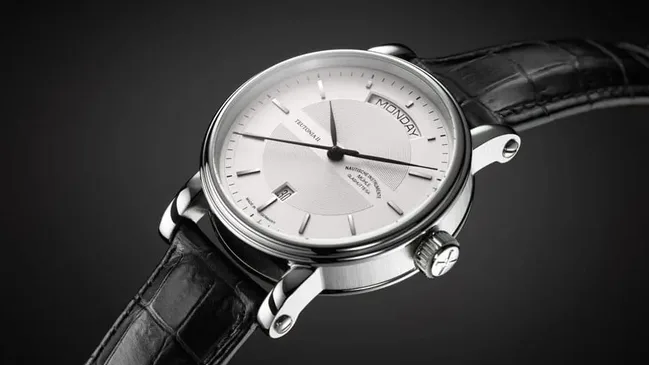 Mit Wochentag und Datum passt die neue Teutonia gut ins Geschäftsleben.