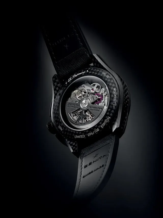 Zenith: das modifizierte El Primero Kaliber ist durch den Saphirglasboden sichtbar