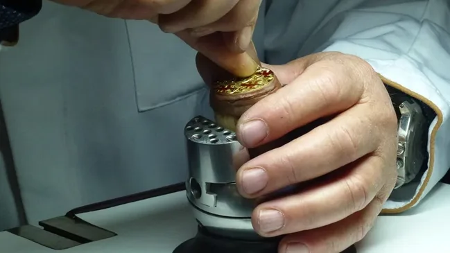 Arbeit am Brillantbesatz