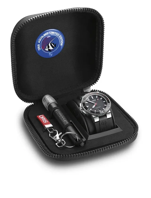 Oris Aquis Red Limited Edition mit Tauchtaschenlampe