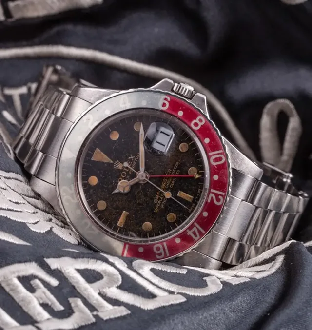Rolex GMT-Master (Referenz 1675) mit verfärbter Leuchtmasse und ausgeblichener Lünette.